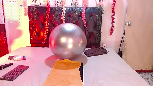  SARAI DUPONT online show from 03.11.25