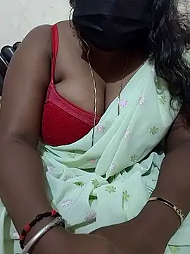 Snapshot of Silk_Smitha_27 chatting on 11.04.25 Silk Smitha 27 online show from 11.04.25