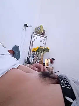 Snapshot of lian2210 chatting on 11.03.25 lian2210 online show from 11.03.25