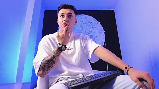 liaamsmiith  online show from 10.26.25