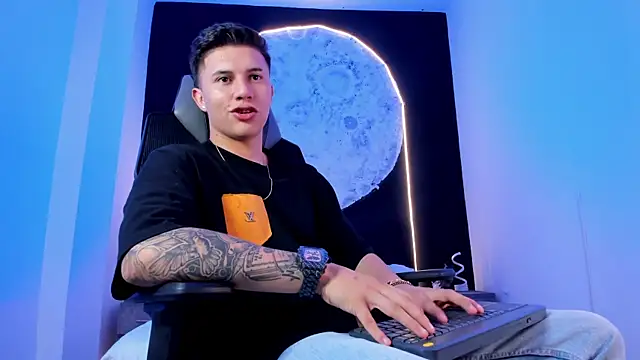 liaamsmiith  online show from 10.29.25