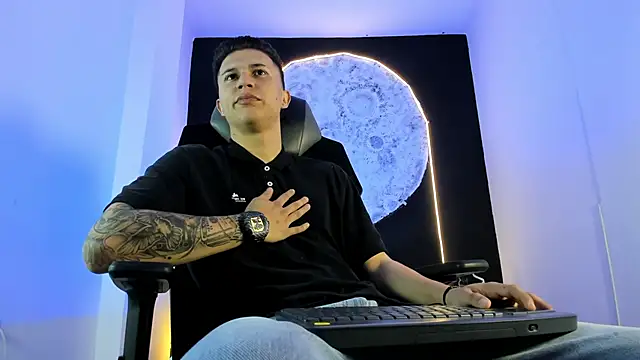 liaamsmiith  online show from 11.07.25