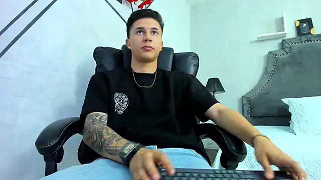 liaamsmiith  online show from 11.20.25