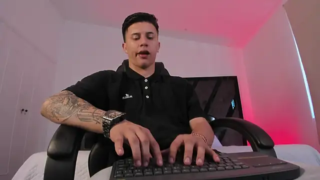 liaamsmiith  online show from 12.01.25