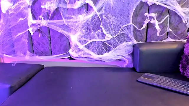 Snapshot of Rowan_Mills chatting on 10.08.25 Rowan Mills online show from 10.08.25