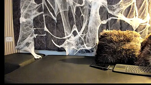 Snapshot of Rowan_Mills chatting on 10.15.25 Rowan Mills online show from 10.15.25