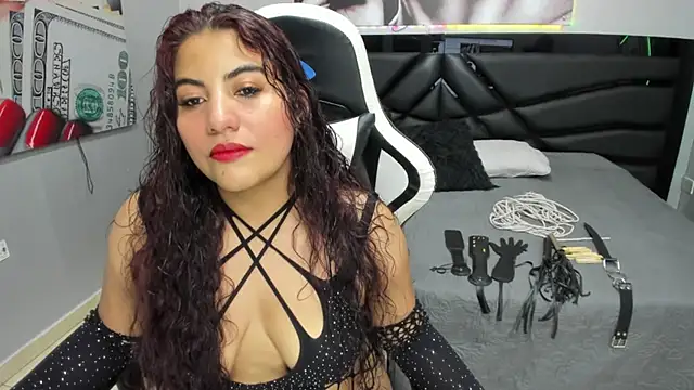 Snapshot of Sara_Bdsm_ chatting on 10.16.25 Sara Bdsm online show from 10.16.25