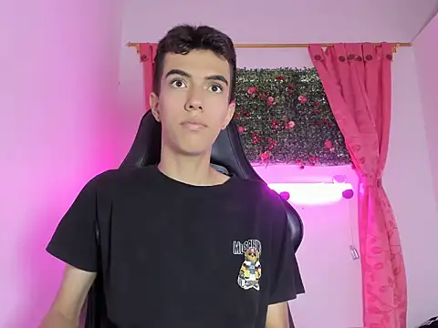 Snapshot of dylan_202520_ chatting on 09.22.25 dylan 202520 online show from 09.22.25