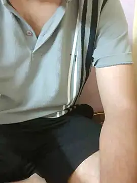 Snapshot of riyamore9623 chatting on 10.27.25 riyamore9623 online show from 10.27.25