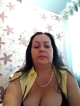 Snapshot of 430LekaLove chatting on 10.18.25 430LekaLove online show from 10.18.25