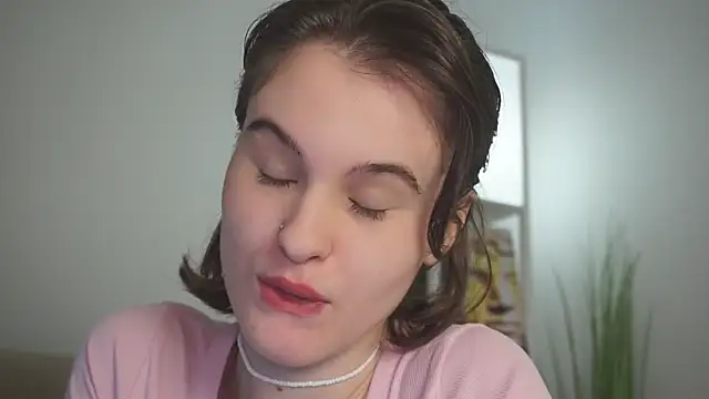 Snapshot of Iris_pure chatting on 09.21.25 Iris pure online show from 09.21.25