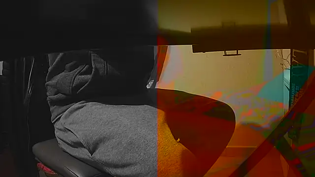 Snapshot of Pennellone98 chatting on 11.19.25 Pennellone98 online show from 11.19.25