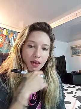 Snapshot of Licethf00x chatting on 10.04.25 Licethf00x online show from 10.04.25