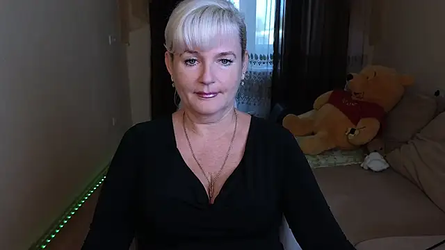 Snapshot of Vina_Vision chatting on 09.15.25 Vina Vision online show from 09.15.25