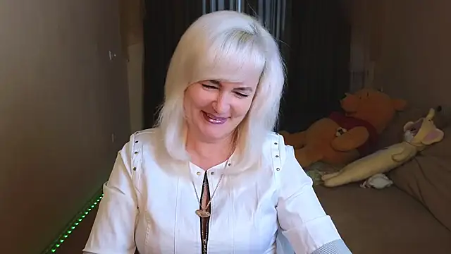 Snapshot of Vina_Vision chatting on 09.20.25 Vina Vision online show from 09.20.25