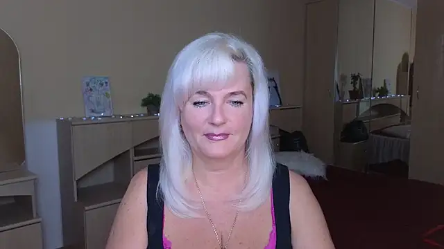 Snapshot of Vina_Vision chatting on 09.28.25 Vina Vision online show from 09.28.25