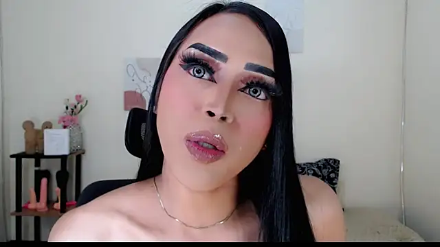 Snapshot of Lessandra_Lust chatting on 10.04.25 Lessandra Lust online show from 10.04.25