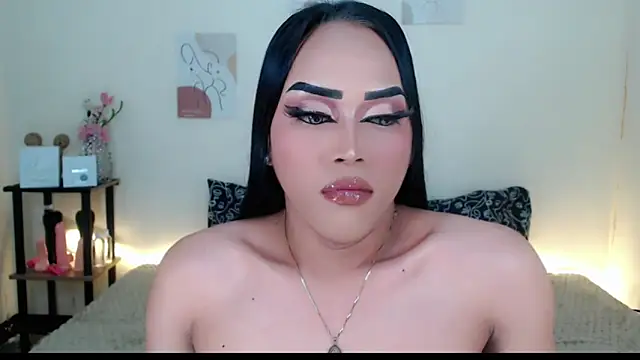 Snapshot of Lessandra_Lust chatting on 10.11.25 Lessandra Lust online show from 10.11.25