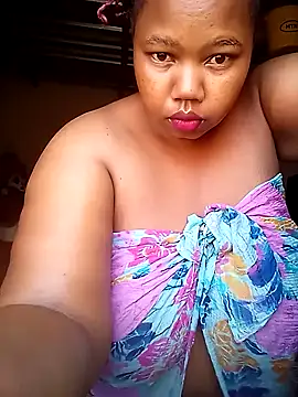 Snapshot of Curvycandy95 chatting on 09.24.25 Curvycandy95 online show from 09.24.25