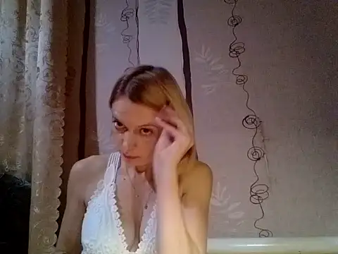 Snapshot of LiluXRose chatting on 10.17.25 LiluXRose online show from 10.17.25