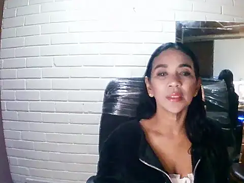 MiiaVelasquez online show from 11.07.25