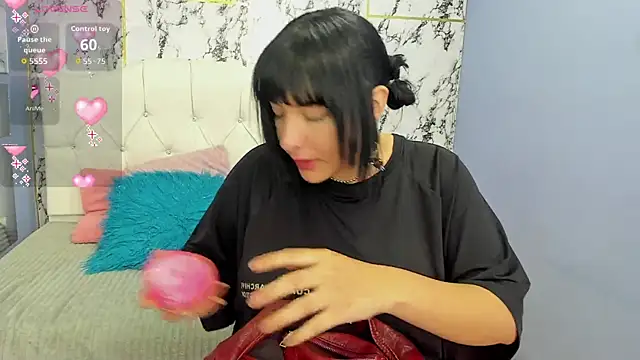 Itsuki N online show from 11.19.25