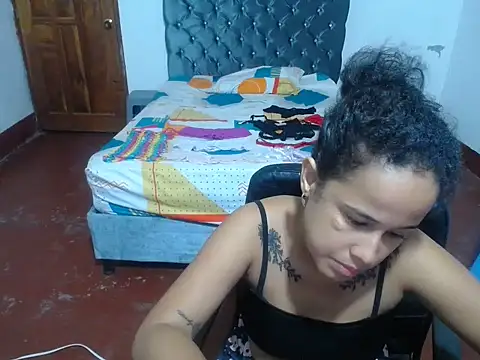 Snapshot of Angelys_02 chatting on 10.28.25 Angelys 02 online show from 10.28.25