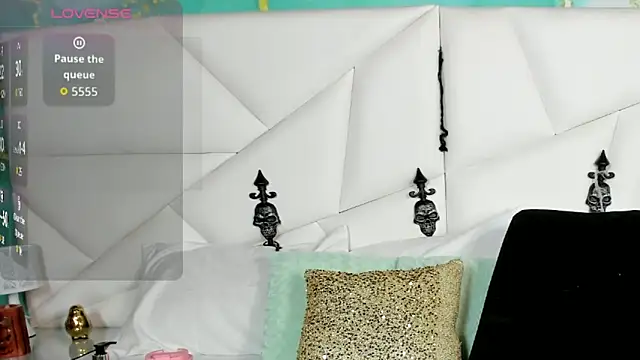 Snapshot of zafirodiva chatting on 10.16.25 zafirodiva online show from 10.16.25