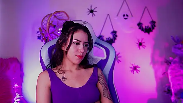 Snapshot of _chloe_moons_ chatting on 10.20.25 chloe moons online show from 10.20.25