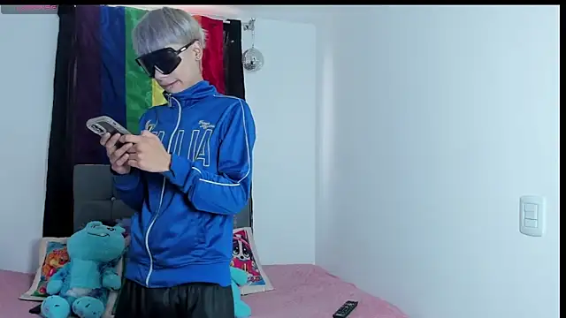 Snapshot of Playboy_Andersex chatting on 10.16.25 Playboy Andersex online show from 10.16.25