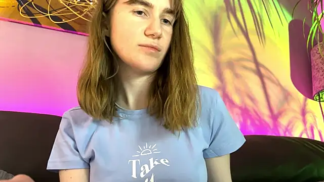 Snapshot of velina__ chatting on 09.18.25 velina online show from 09.18.25