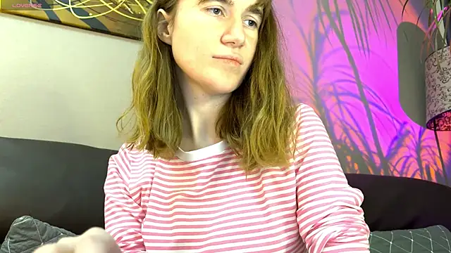 Snapshot of velina__ chatting on 09.19.25 velina online show from 09.19.25