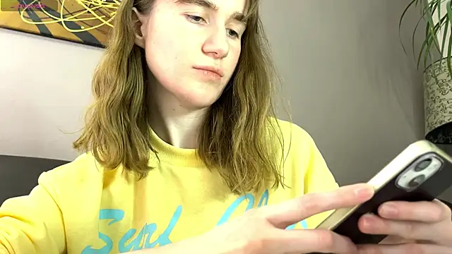 Snapshot of velina__ chatting on 09.27.25 velina online show from 09.27.25