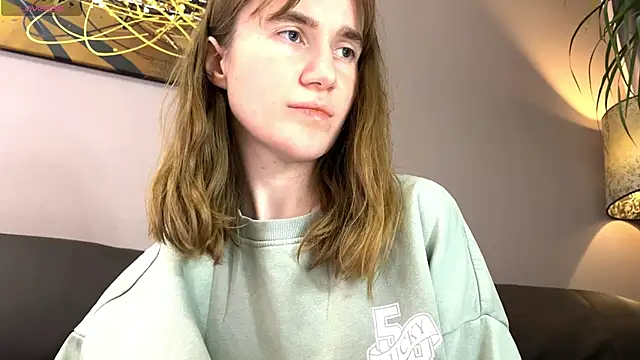 Snapshot of velina__ chatting on 09.30.25 velina online show from 09.30.25