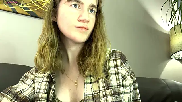 Snapshot of velina__ chatting on 10.08.25 velina online show from 10.08.25