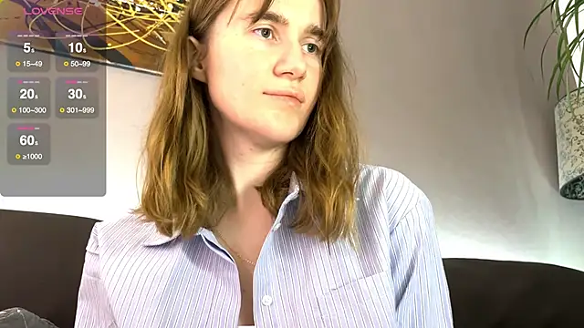 Snapshot of velina__ chatting on 10.11.25 velina online show from 10.11.25