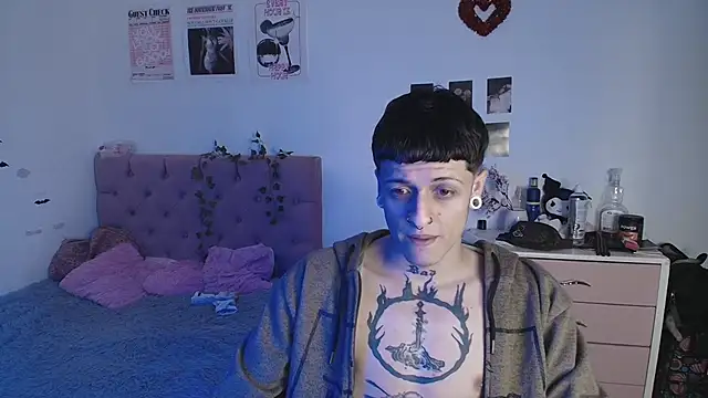 Snapshot of 2cyboy_ chatting on 09.11.25 2cyboy  online show from 09.11.25