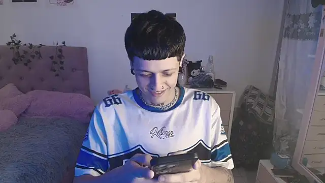 Snapshot of 2cyboy_ chatting on 09.27.25 2cyboy  online show from 09.27.25