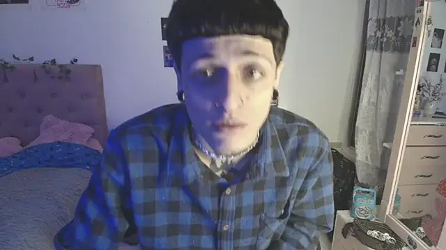 Snapshot of 2cyboy_ chatting on 10.15.25 2cyboy  online show from 10.15.25