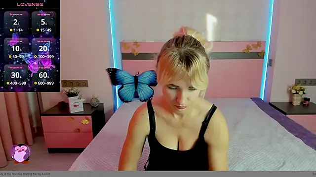 Snapshot of MeryMidnight chatting on 09.26.25 MeryMidnight online show from 09.26.25