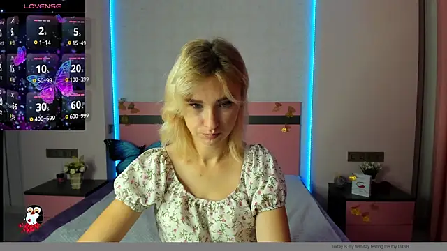 Snapshot of MeryMidnight chatting on 09.29.25 MeryMidnight online show from 09.29.25