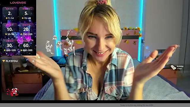 Snapshot of MeryMidnight chatting on 10.08.25 MeryMidnight online show from 10.08.25