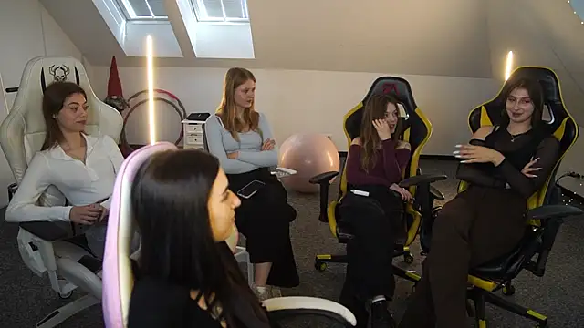 Snapshot of _Lili_054 chatting on 10.02.25  Lili 054 online show from 10.02.25