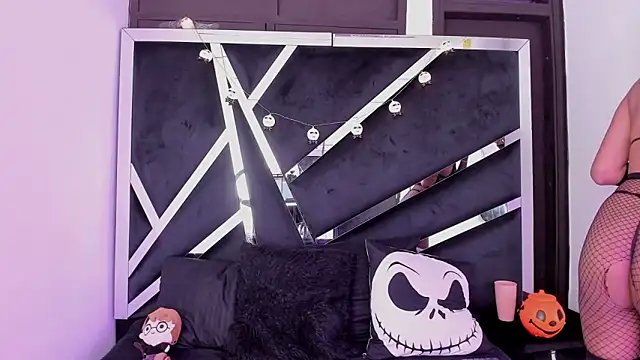 natsumiht online show from 10.28.25