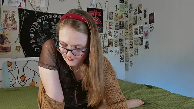 Snapshot of WonderConnie1 chatting on 09.29.25 WonderConnie1 online show from 09.29.25