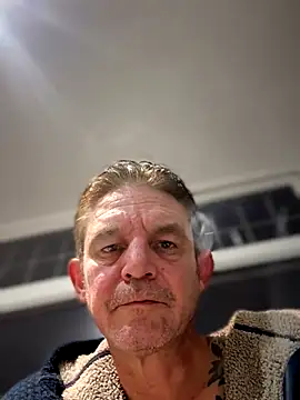 Snapshot of Alwaysmaybe48 chatting on 11.02.25 Alwaysmaybe48 online show from 11.02.25