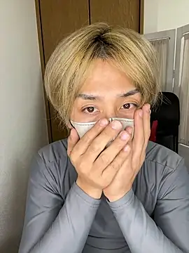 Snapshot of TEN-kun chatting on 11.12.25 TEN-kun online show from 11.12.25