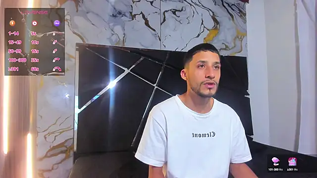 Snapshot of Akame_Draco chatting on 10.15.25 Akame Draco online show from 10.15.25