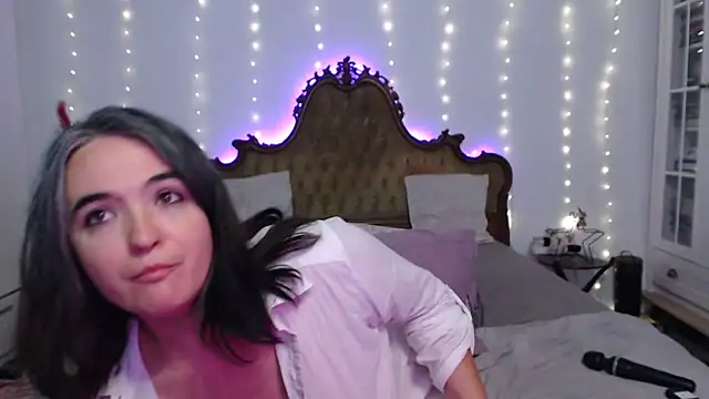 Snapshot of SilkenSin chatting on 09.08.25 SilkenSin online show from 09.08.25