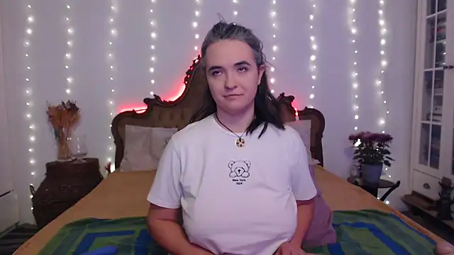 Snapshot of SilkenSin chatting on 11.13.25 SilkenSin online show from 11.13.25